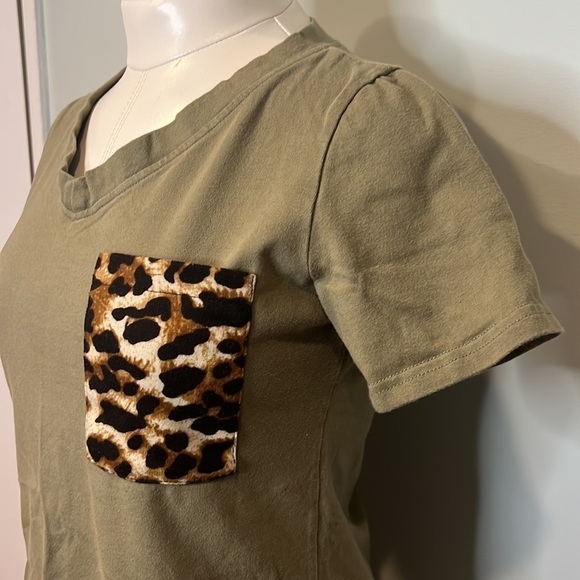Women's Summer Short Sleeves V Neck T Shirt with Leopard/Sequin Print Po… - Picture 6 of 9